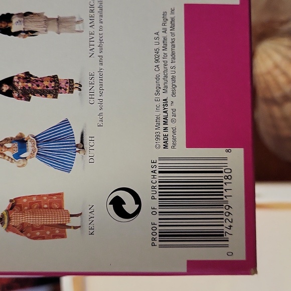 Vintage 1993 Chinese Barbie collectible - Picture 4 of 4